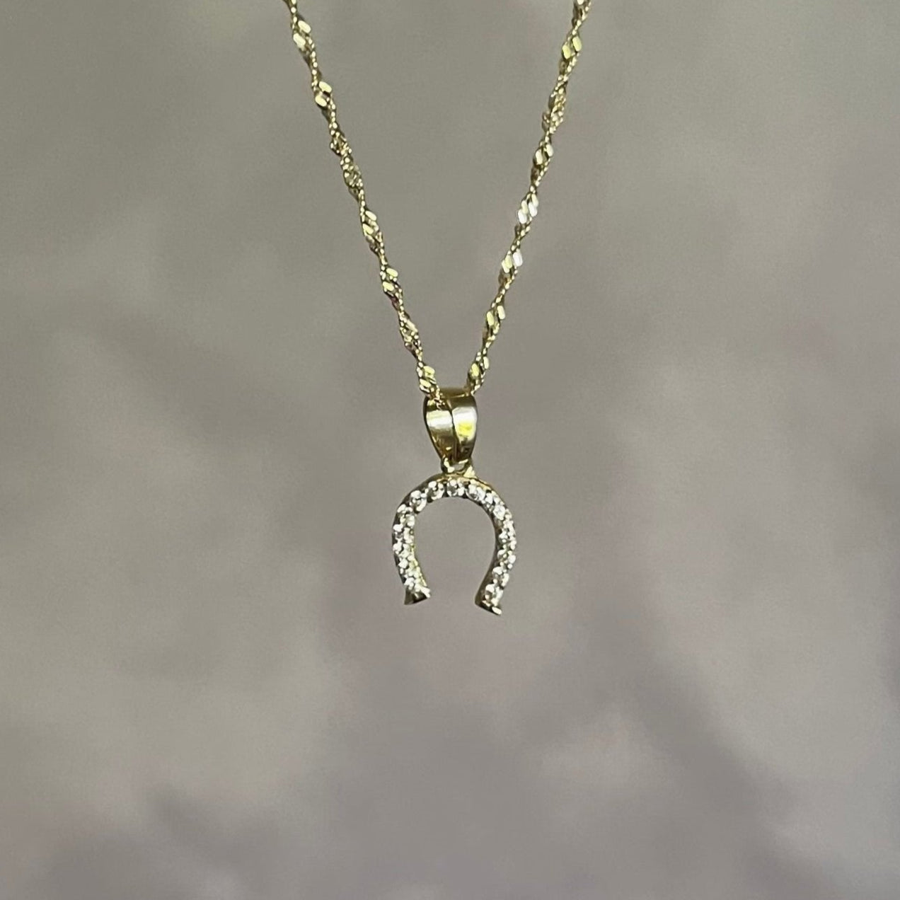 Колье «PARSA» с подвеской в форме подковы из желтого золота